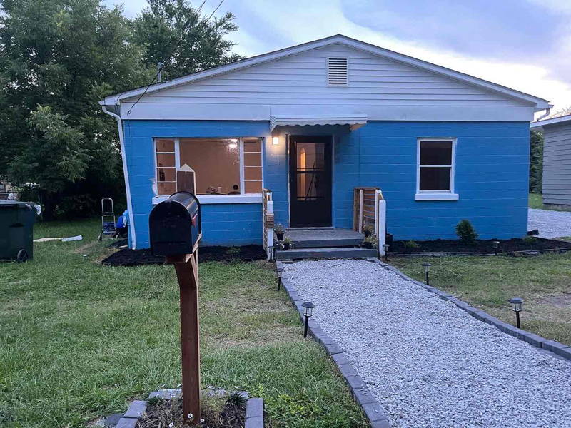 Primary Photo - 408 Academy St E