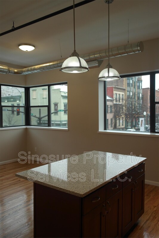 Building Photo - 502 Broadway