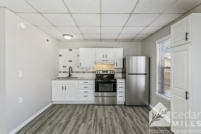 Building Photo - Wheelchair accessible LARGE 1 bedroom on the North side!