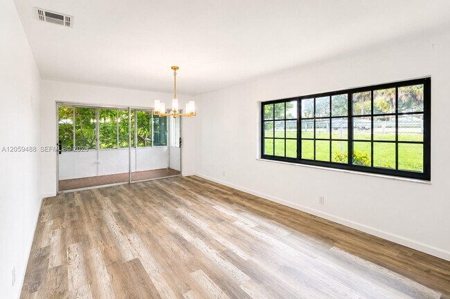 Foto del edificio - 2401 NW 52nd St