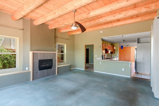 Building Photo - Three Bedroom, 2 Bathroom in newer Subdivi...
