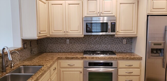 Cocina - 5532 Renaissance Ave