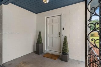 Building Photo - 4255 Wee St