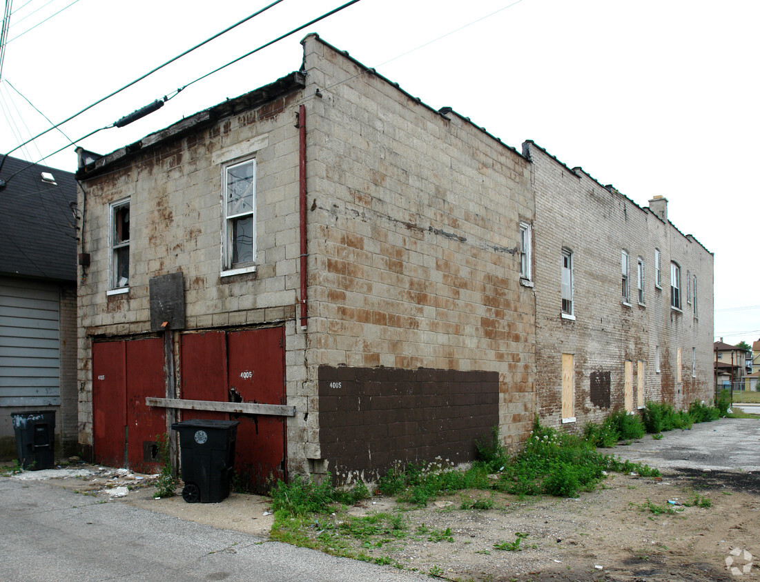 Building Photo - 4005 S Main St