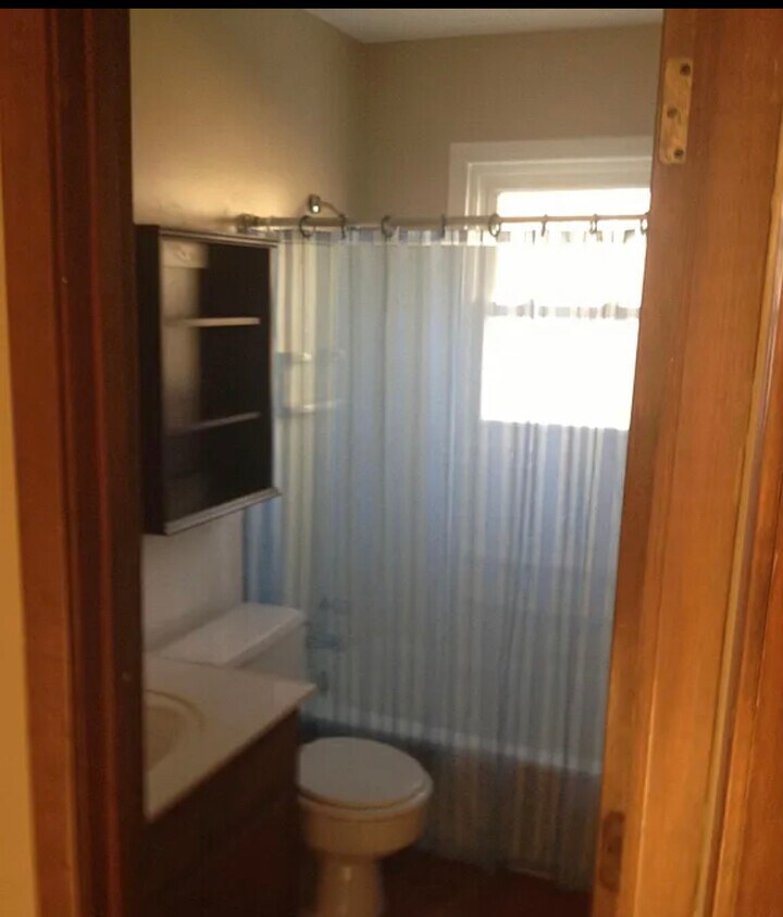 7739 England St, Overland Park, KS 66204 House Rental in Overland