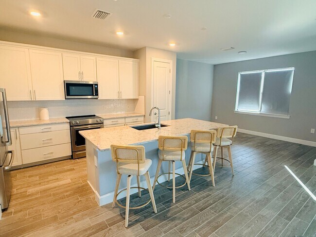 Building Photo - 6256 Baywood Ct