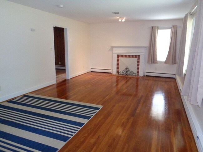 Foto del edificio - Ardmore-Brick House for Rent on Miller St.