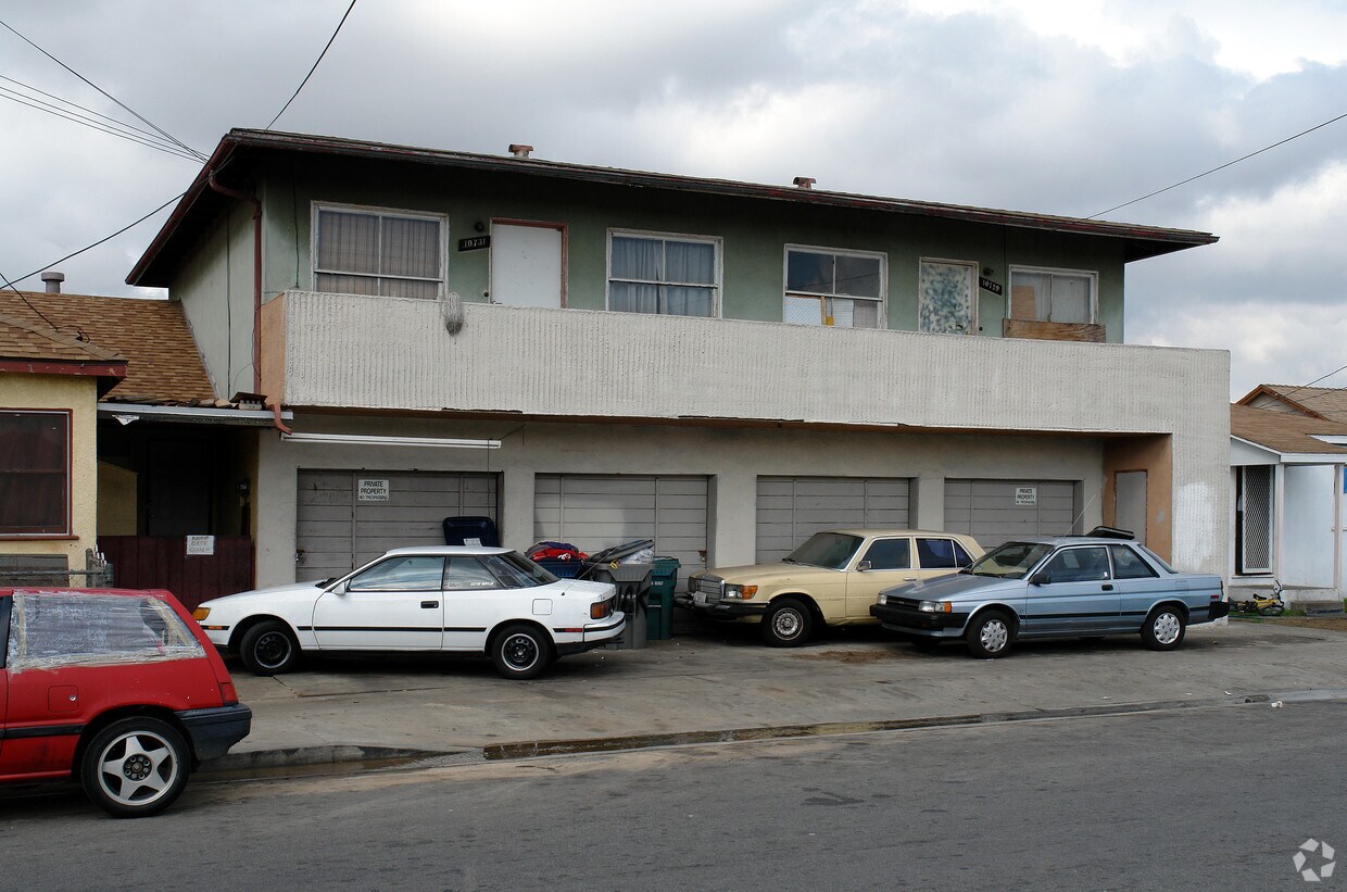 Building Photo - 10729-10731 S Burl Ave