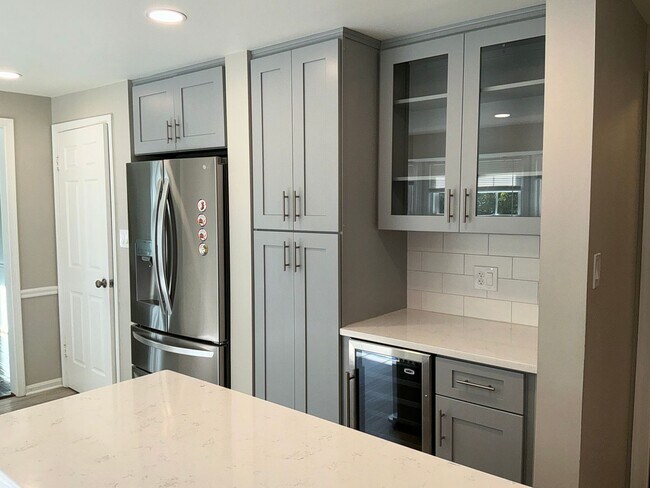 Foto del edificio - Beautiful 4BR 2.5BA corner lot Colonial wi...