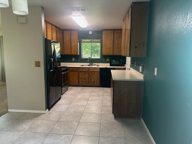 Foto del edificio - 8285 Buena Vista Ave