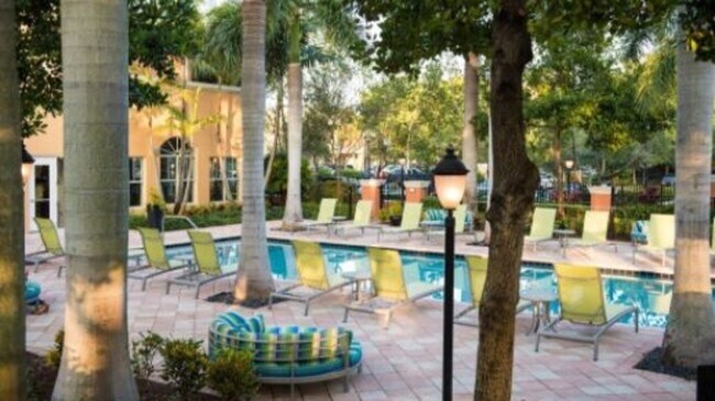 Foto del edificio - 3880 W Broward Blvd