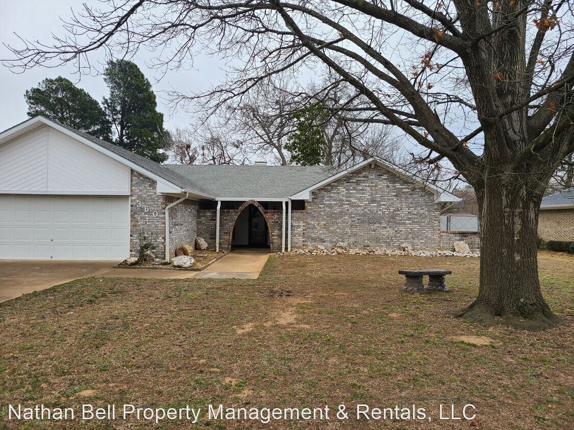 Foto principal - 3 br, 2 bath House - 360 32nd St NE