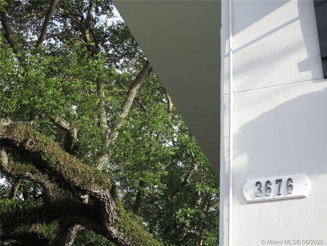 Building Photo - 3676 Oak Ave