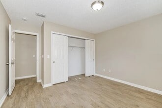 Building Photo - 6937 W Summerdale Ave