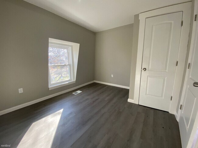 Foto del edificio - 5 br, 2 bath House - 32 Kensington St 2nd ...