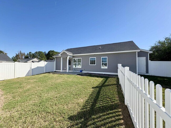 Foto del edificio - Move-In Ready 2 Bedroom, One Story Home – Convenience Meets Comfort!