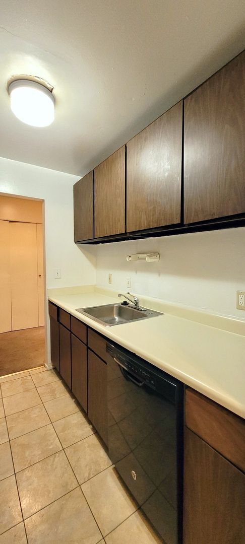 Building Photo - Large Two Bedroom Apartment Available for ...