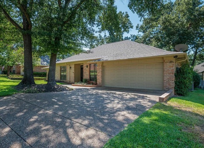 Foto del edificio - 714 Cedar Creek Dr