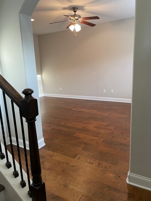 Entry foyer - 511 Harpeth Park Dr