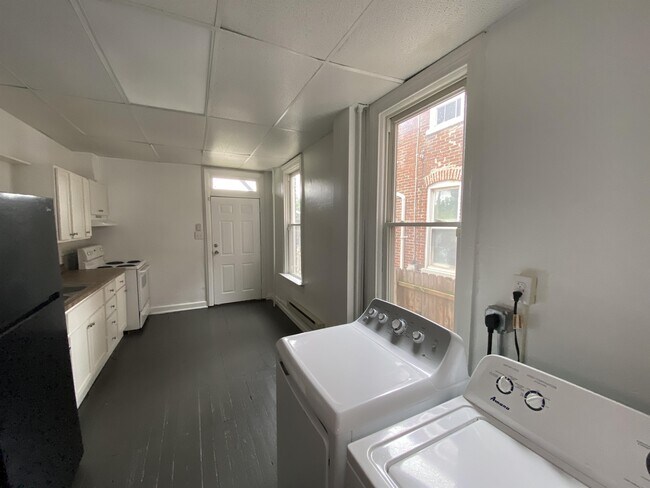 Building Photo - 617 S Pershing Ave