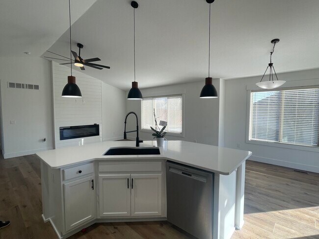 Building Photo - 7408 Longboat Dr