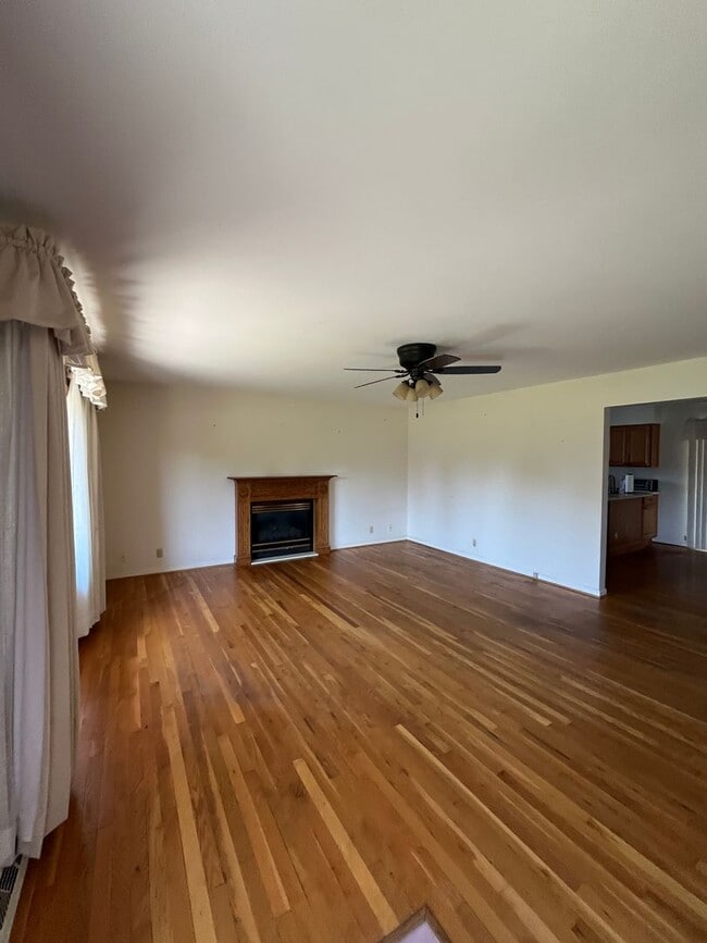 Building Photo - Charming Ranch - Coming Soon