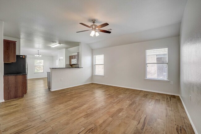 Foto del edificio - 5800 Silver Screen Dr