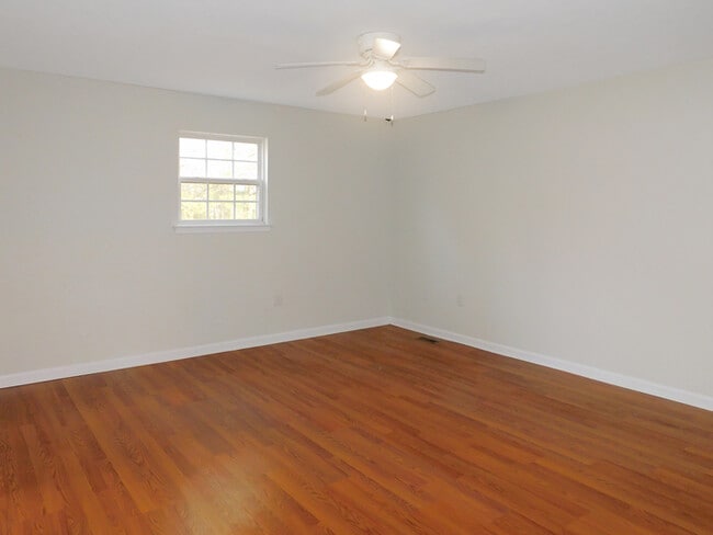 Building Photo - 45273 Bubba Way