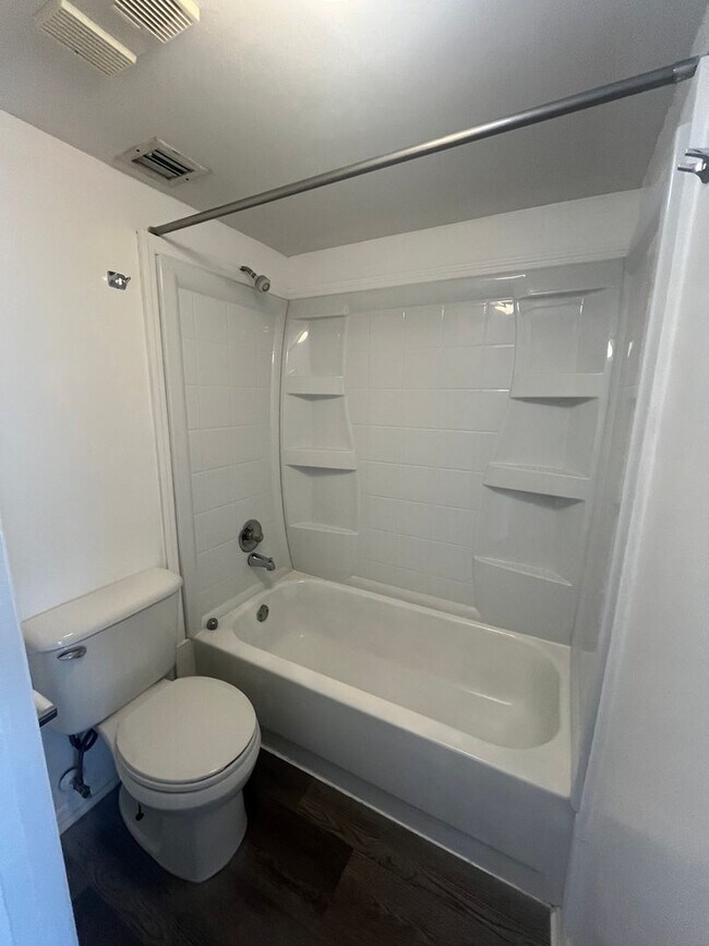 Foto del edificio - ONE BEDROOM ONE BATHROOM WITH LAKEVIEW!!!