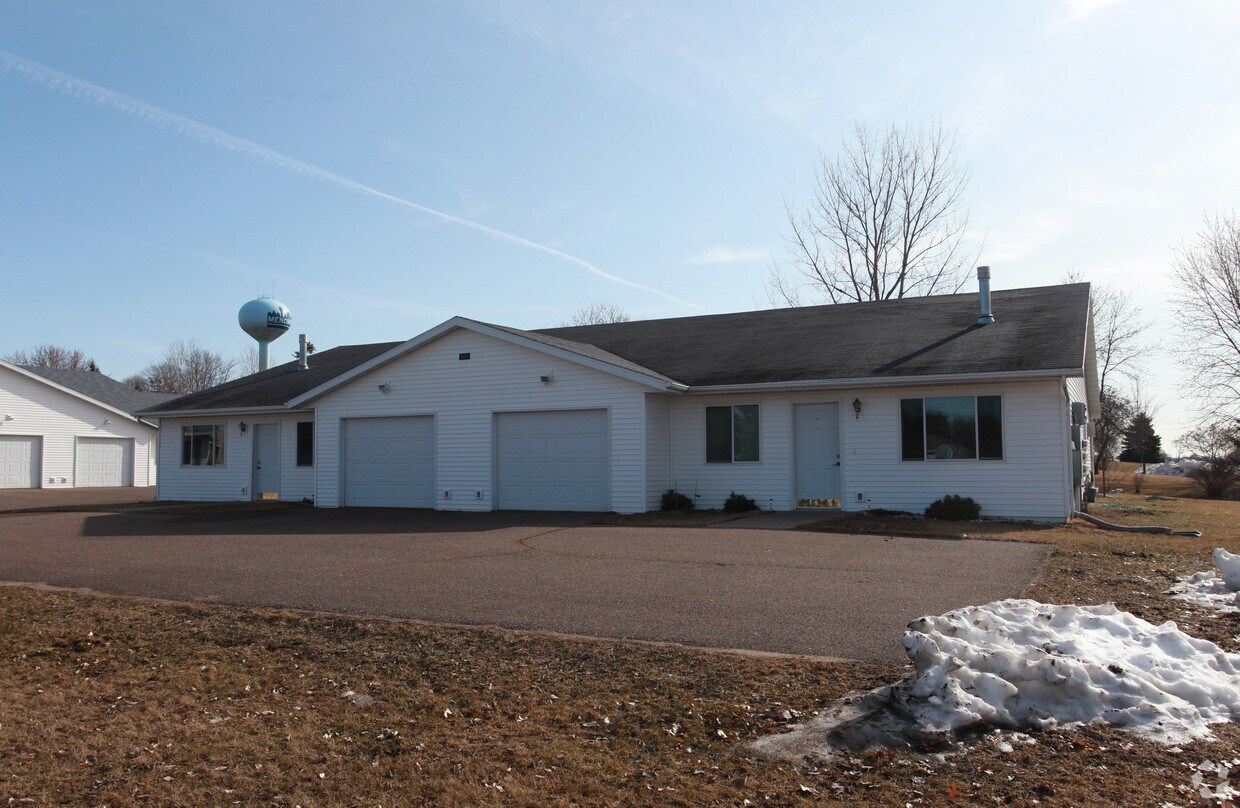 Building Photo - 820-824 Bruce Ct NE