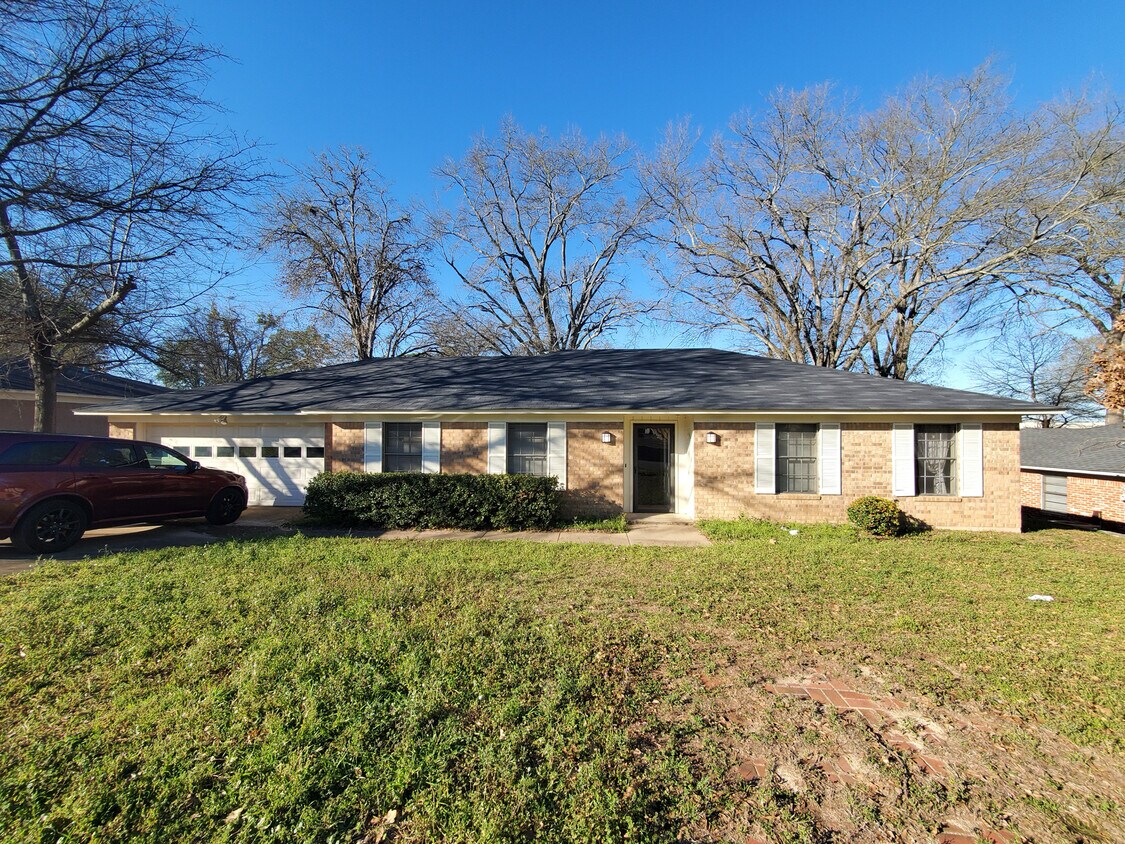 Primary Photo - 403 W Heritage Dr