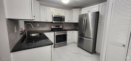 Building Photo - 101 Hyacinth Ln