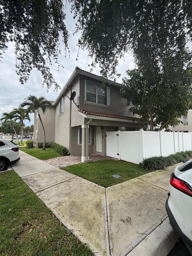 Building Photo - 5362 SW 125th Ave