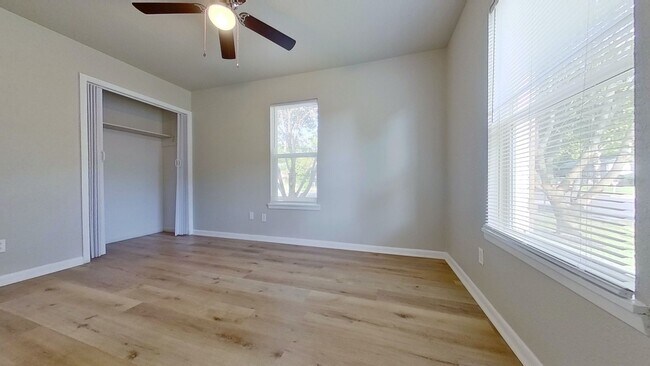 Foto del edificio - 2 WEEKS FREE RENT!!! Gorgeous remodeled ho...