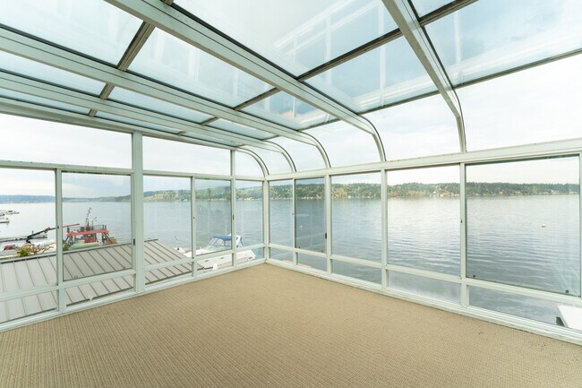 Foto del edificio - 10358 Riviera Pl NE