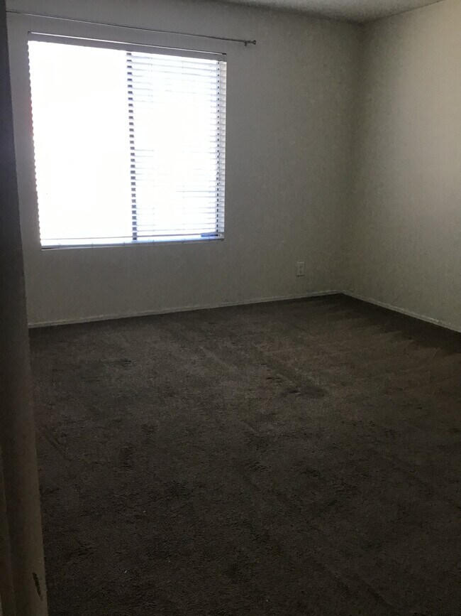 Foto del edificio - 43376 Cook St