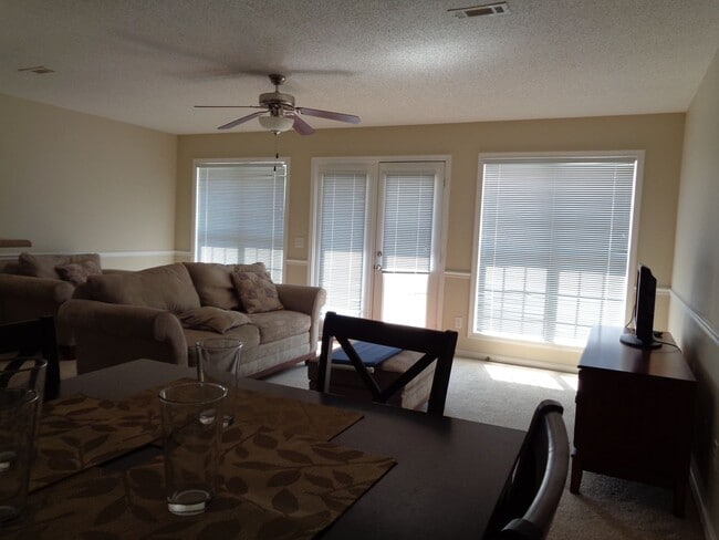 Building Photo - Wakefield Subdivision - Partially Furnished Unit!