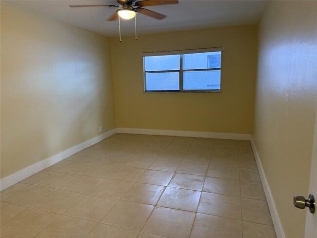 Building Photo - 1450 N Riverside Dr