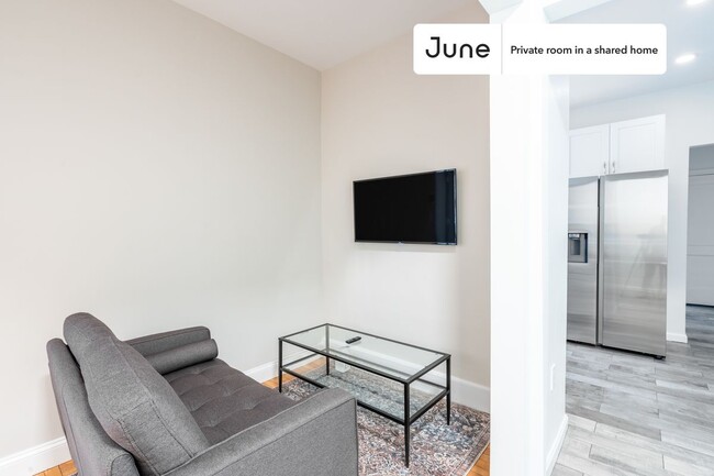 Foto del edificio - Private bedroom in 2 bed/1 bath Home
