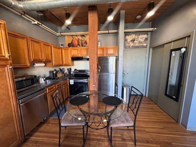 Building Photo - 146 Court St