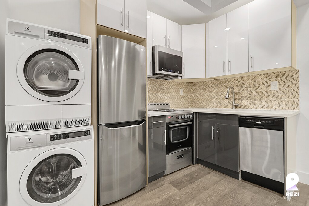 Primary Photo - 36 Arden St