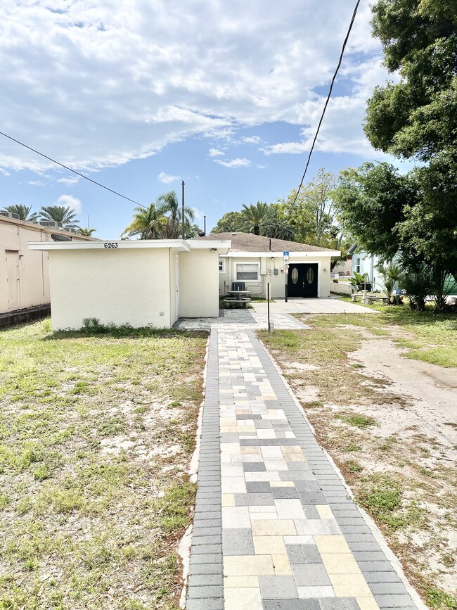 Building Photo - 6263 Park Blvd N