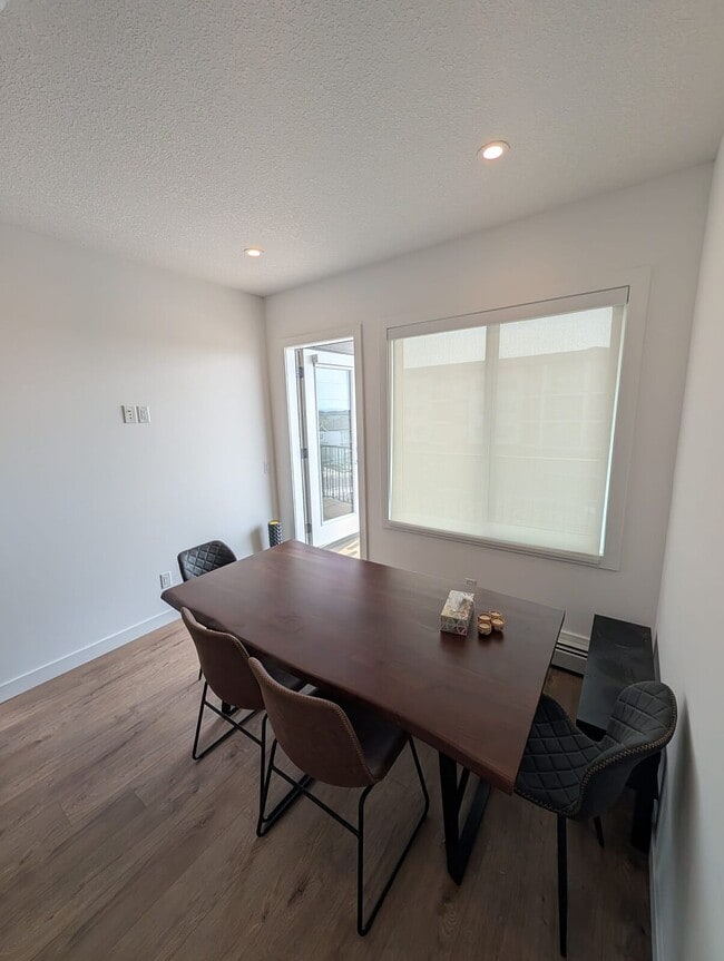Photo du bâtiment - Modern 2 Bedroom + Den Condo with Underground Parking in Skyview Ranch (IP059)