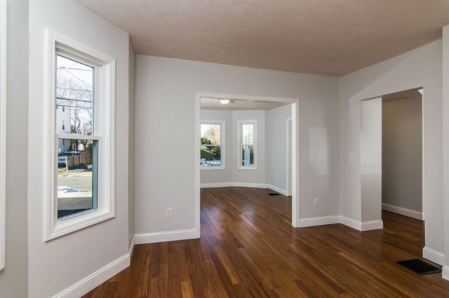 Photo - 10 Giles Ave House