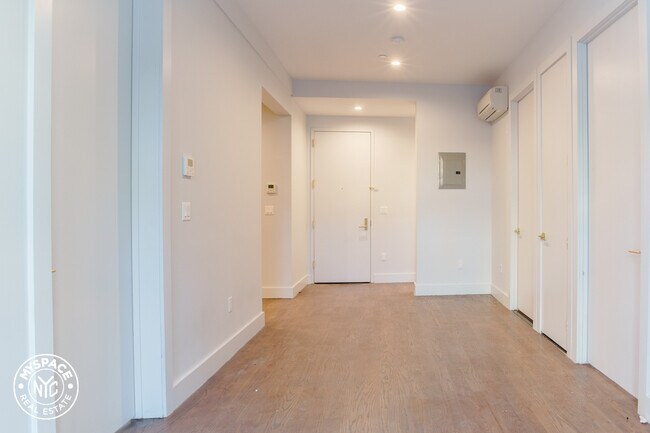 Foto del edificio - 99 Varet St