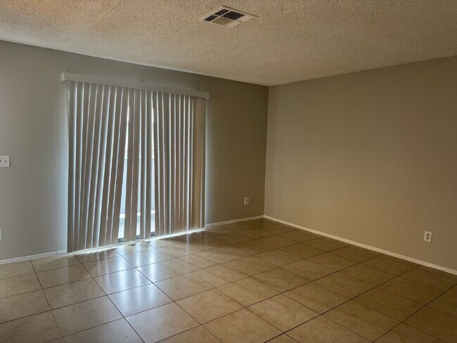 Foto del edificio - 3 Bed / 2 Bath Apartment Available in East Las Vegas