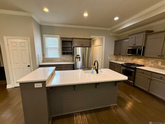 Foto del edificio - 10408 Springtree Ave