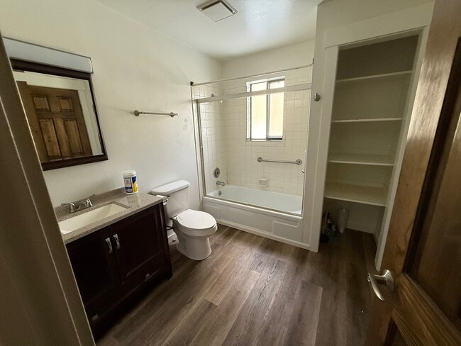 Foto del edificio - 1210 Avenida Del Sol