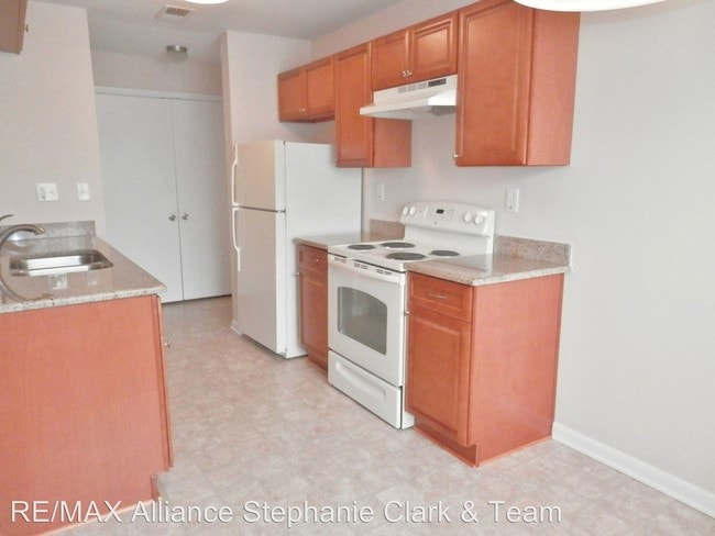 Building Photo - 2 br, 2 bath House - 1801 Chantilly Court