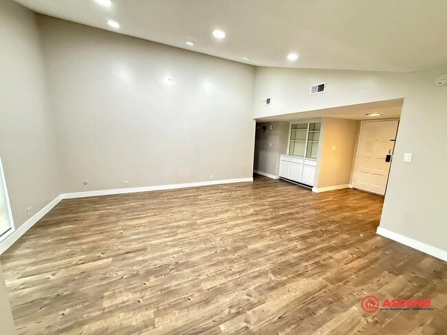 Foto del edificio - Beautiful 4 Bedroom home.